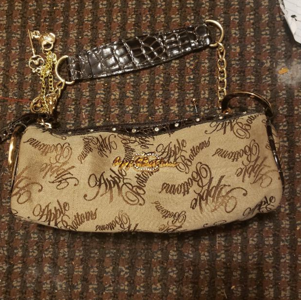Apple bottoms purse